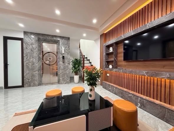 Cho thuê nhà thang máy 6 tầng Định Công Thượng