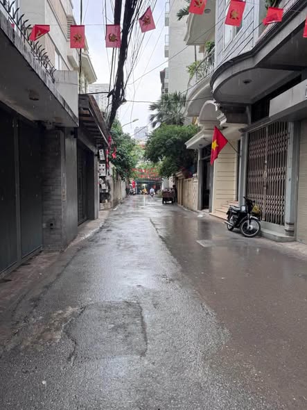 Nhà phố Hoàng Cầu, Đống Đa. 2 mặt ngõ trước sau đều thoáng, 30M ra ô tô tránh. Gần hồ, vị trí tru...