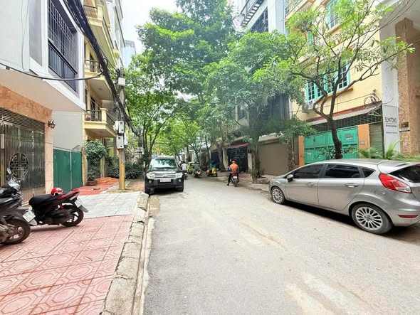 Hộ khẩu Ba Đình. Ngay Liễu Giai-Đào Tấn. 60m2. 6 tầng thang máy. Mặt tiền đẹp 5.7m. Ô tô tránh th...