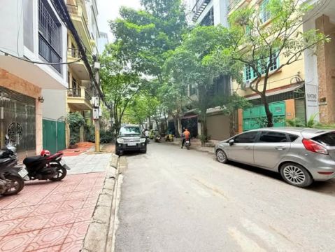 Hộ khẩu Ba Đình. Ngay Liễu Giai-Đào Tấn. 60m2. 6 tầng thang máy. Mặt tiền đẹp 5.7m. Ô tô tránh th...