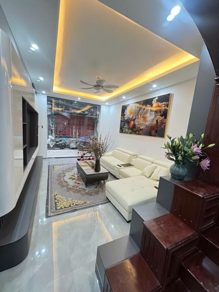 Chỉ nhỉnh #15ty + có nhà Sổ  đỏ To ,oto đỗ cửa