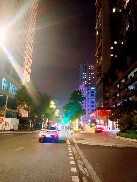 NGỤY NHƯ KOMTUM - LÊ VĂN LƯƠNG .VỊ TRÍ ĐẸP- Ở SƯỚNG - KINH DOANH VP TỐT. VỈA HÈ - PHÂN LÔ - Ô TÔ.