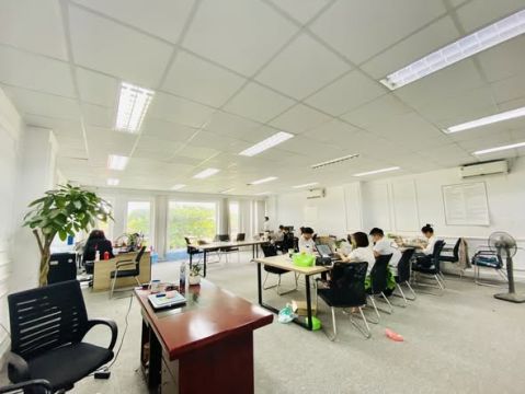 Văn phòng diện tích vừa – vị trí Khuất Duy Tiến – phù hợp doanh nghiệp cần không gian làm việc bà...