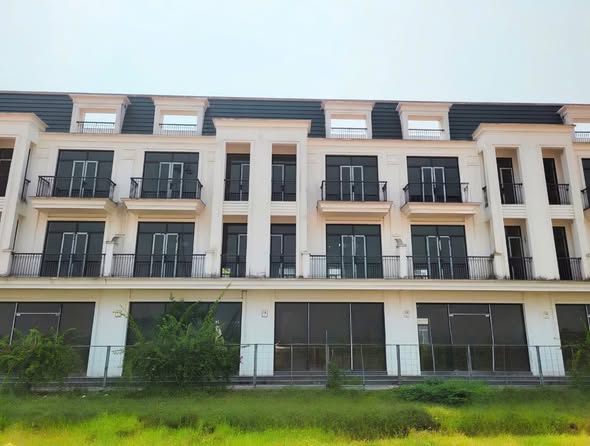 Bán liền kề HUD Mê Linh mặt đường Vành đai 4, giá 11 tỷ, đã có sổ hồng