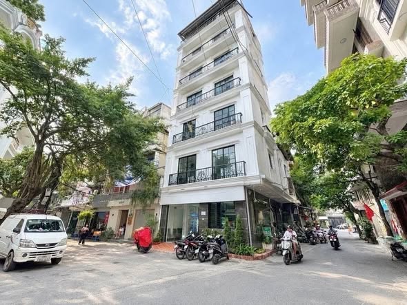Bán nhà 2 mặt tiền trung tâm quận Ba Đình.