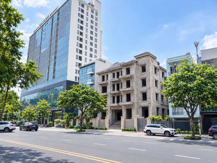 141M*5T, MẶT TIỀN 11M, CHO THUÊ BIỆT THỰ XÂY THÔ MẶT PHỐ TRẦN PHÚ, LÀM TOÀ VĂN PHÒNG CTY, NGÂN HÀ...
