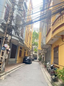 Hàng Hiếm-13,3 Tỷ Phố-Thái Hà DT:33m*4 Tầng-Đống Đa Hà Nội Ô TÔ đỗ cửa