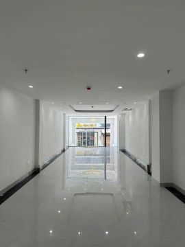 Mặt phố Đê La Thành, Đống Đa.