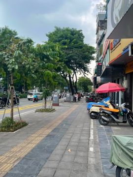 Cho thuê MBKD nhà nguyên căn mặt phố Nguyễn Khánh Toàn - Cầu Giấy : 50M x 4 tầng - Vỉa hè sân bay...