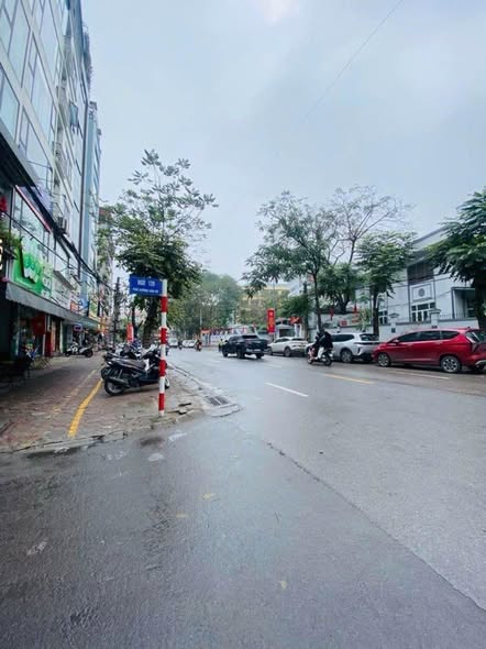 Cho thuê nhà nguyên căn mặt phố Tây Trà - Lĩnh Nam - 4 tầng mới tinh - kinh doanh tốt.