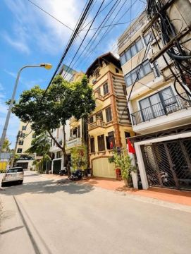 TRUNG TÂM CẦU GIẤY- Ô TÔ TẢI TRÁNH NHAU