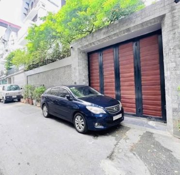 BIỆT THỰ BA ĐÌNH - KHE THOÁNG BAO QUANH - GARA Ô TÔ RỘNG - THANG MÁY NHẬP - PHỐ THÀNH CÔNG - LÁNG...