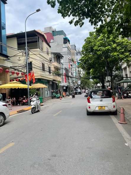 NGUYÊN CĂN MẶT PHỐ VIP ĐỐNG ĐA - VỪA Ở VỪA KDOANH SẦM UẤT - 16TR/THÁNG.