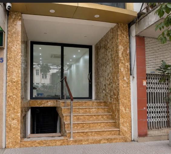 CHO THUÊ MẶT BẰNG ĐẸP PHỐ HOÀNG HOA THÁM – HƠN 60M² x 2 SÀN – CÓ HẦM ĐỂ XE!