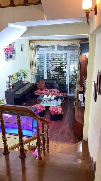 Cho thuê nhà ở ngõ 221 Trung Kính, Cầu Giấy. 15.5tr