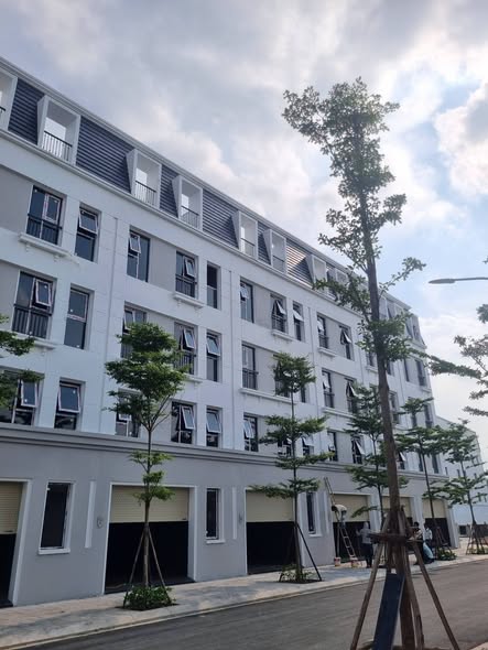Nhỉnh 13 tỷ LK 5 Tầng 60,3m2  MT 6,2 mét Văn Phú ngay Trục đường 24 mét vỉa hè 5 mét Hai Bên MT 5...