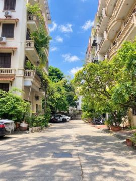 13.2 TỶ - PHÂN LÔ NGUYỄN VĂN HUYÊN - 46M2*5TẦNG - Ô TÔ VÀO NHÀ - RẤT GẦN PHỐ - DÂN XÂY - SỔ A4