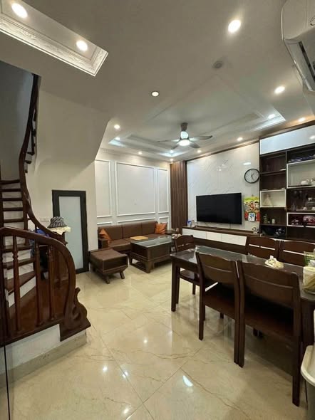 NHÀ VIP NGUYỄN SƠN, 5 TẦNG THIẾT KẾ THOÁNG, NỘI THẤT ĐẸP MIỄN CHÊ