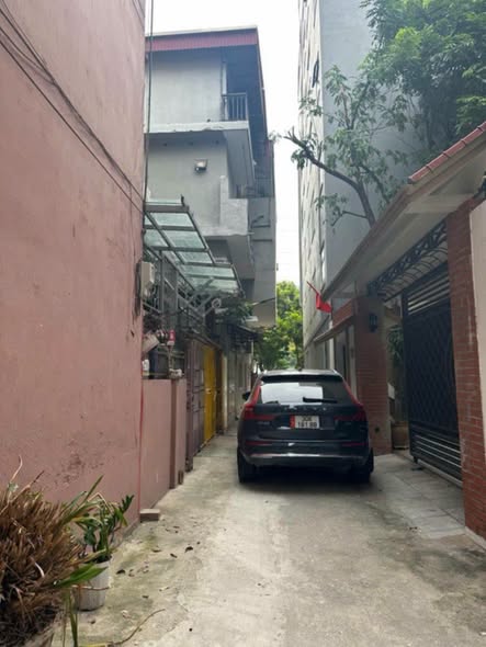 Em bán căn nhà ngõ ô tô vào phố kim ngưu, cách 1 nhà ra mặt phố.Căn này vừa ở vừa mở văn phòng, s...
