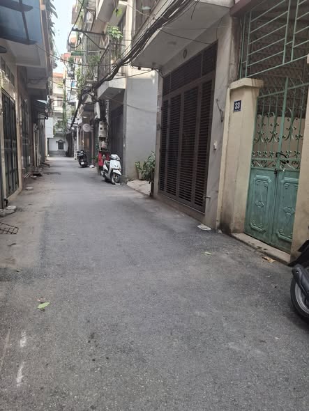Phân Lô Bồ Đề. Đường Ô tô thông , cạnh chợ, chung cư và công viên.
