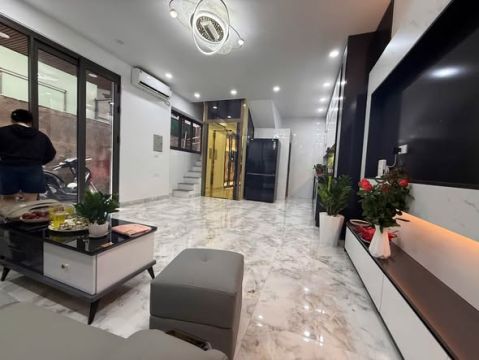 Cho thuê nhà riêng ngõ 360 đường Nguyễn Khoái, Vĩnh Tuy, Hai Bà Trưng; vị trí thoáng mát, cách mặ...