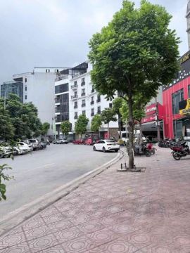 NHÀ ĐẸP - VỊ TRÍ ĐỈNH - CÁCH 100M RA MẶT PHỐ HỒNG TIẾN - GẦN HỒ ĐIỀU HÒA VÀ TT HÀNH CHÍNH P.BỒ ĐỀ...