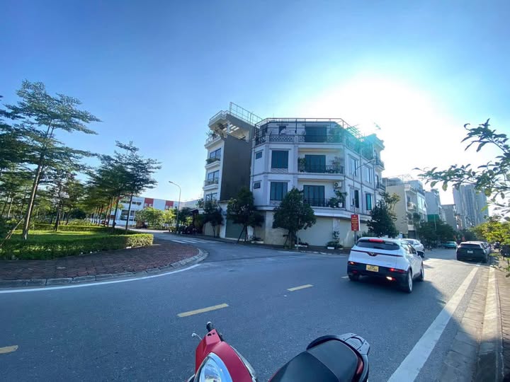 Mảnh đất này hội tụ đầy đủ những tiêu chí cho một bất động sản “Hoa hậu”. Diện tích 90m, mặt tiền...