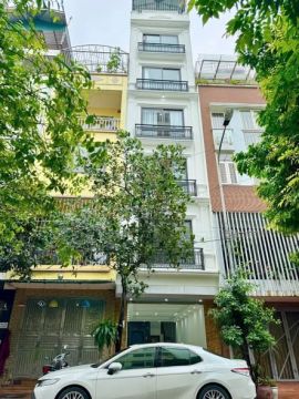 Gia đình chủ nhà mới mua nhà được hơn 1 năm, nhưng vì gia đình có việc quan trọng phải chuyển về ...