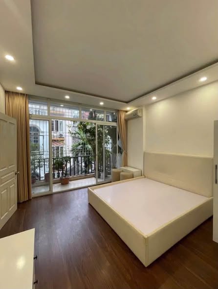 CHO THUÊ NHÀ 4 TẦNG - 256 ĐÊ LA THÀNH, ĐỐNG ĐA