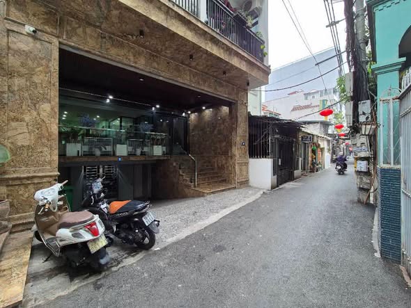 #Xuân_La - Toà 36 căn hộ 250m² mặt tiền 8,2m - 1 phút ra phố - Ô tô đỗ cửa - Thang máy - Dòng tiề...