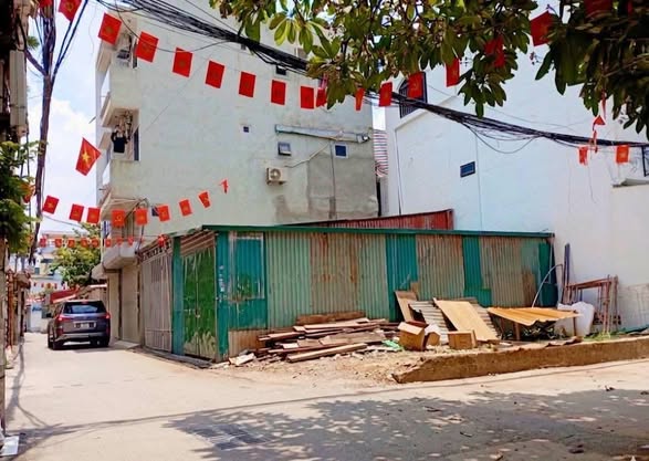 LÔ GÓC ÔTO TRÁNH - SÁT VÁCH KĐT CIPUTRA – QUÁ HIẾM TRÊN THỊ TRƯỜNG