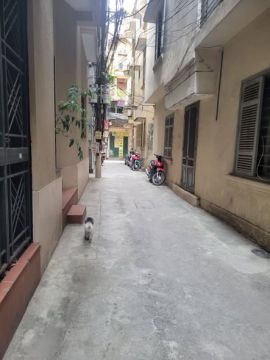 Gia đình bán nhà ở ngõ 16 Hoàng Cầu cách phố 60m phân lô dân trí, 2 mặt ngõ, không QH dt 55 m2 5 ...