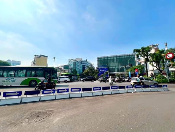 35M2 -6 TẦNG -CÁT LINH -MT:5M -11.1 TỶ -THANG MÁY- 30M OTO DỪNG ĐỖ -NGÕ THÔNG -NHÀ ĐẸP- 80M RA PHỐ