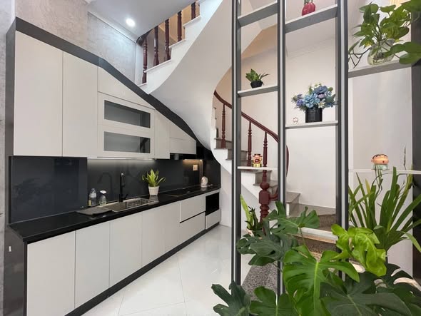 PHỐ MINH KHAI:  27 m²
