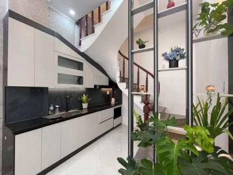 PHỐ MINH KHAI:  27 m²
