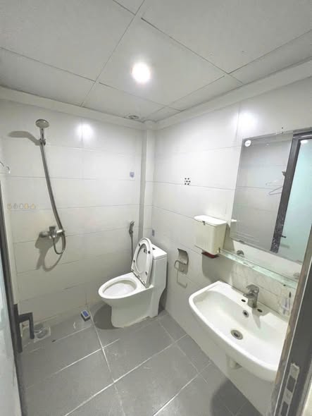 Phòng trọ Quan Hoa, full nội thất, giá thuê 4.5 triệu/ tháng có tháng máy.