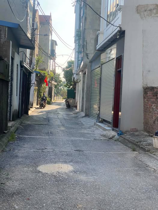 LÔ ĐẤT GIANG BIÊN -LONG BIÊN CÒN SÓT LẠI