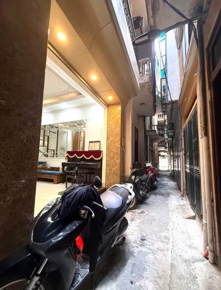 Phố Minh Khai cạnh Time City, nhà lô góc. Vừa ở vừa kinh doanh. Diện tích 50 mét nhân năm tầng, m...