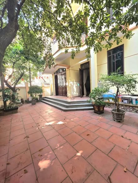 BIỆT THỰ SÂN VƯỜN TT CẦU GIẤY -  Ô TÔ 7 CHỖ - LÔ GÓC 3 THOÁNG - TIỆN ÍCH NGẬP TRÀN__Dt: 154m - 4t...