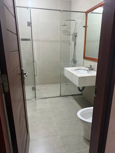 Cho thuê nhà Hoàng Cầu, Đống Đa, ô tô đỗ ngay cửa