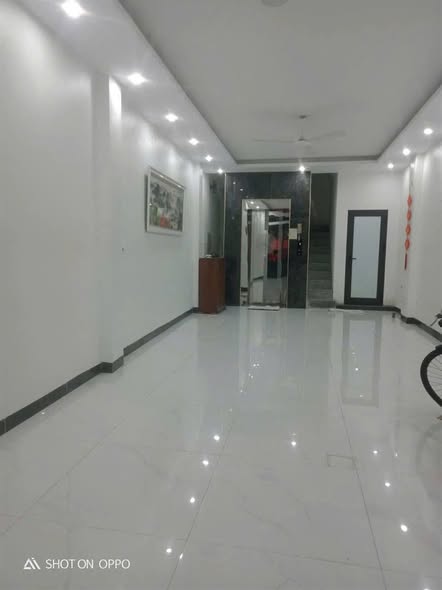 Giá thuê: 7.5  triệu , Cho thuê mặt bằng kinh doanh tầng 1 trong ngõ, gần ngõ 974 Đường Láng, Quậ...
