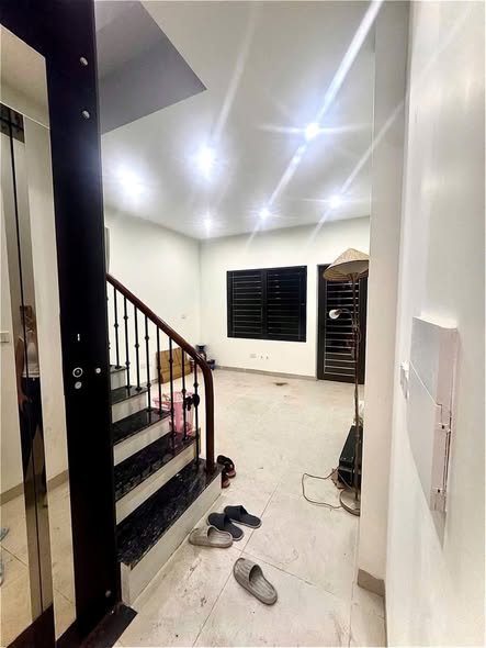 CHO THUÊ NHÀ KHU PHÂN LÔ Ô CHỢ DỪA – XÃ ĐÀN | NHÀ MỚI XÂY, CÓ THANG MÁY