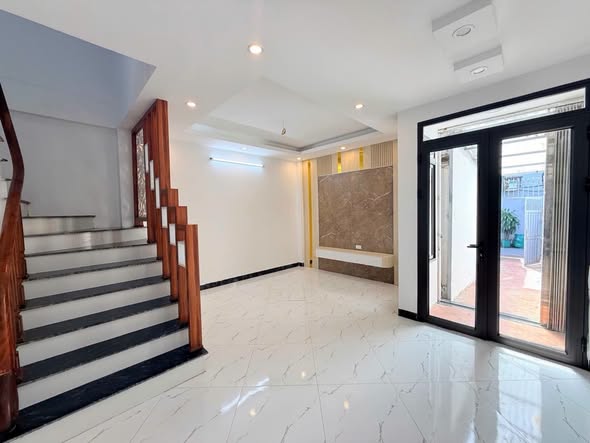 VĨNH HƯNG - HOÀNG MAI : Nhà đẹp ở luôn , có sân để xe riêng , Ô tô đỗ gần giá cực tốt hơn 5,5 tỷ ...