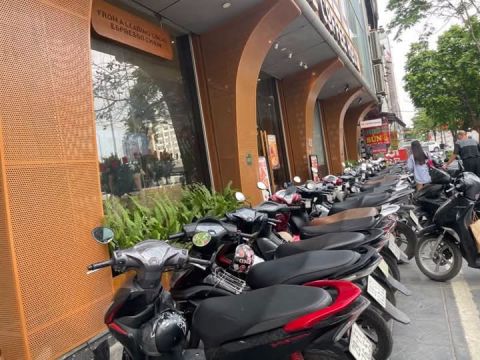 Mặt phố Hồ Tùng Mậu - vỉa hè đá bóng - kinh doanh đỉnh cao - 45m2 - Gần trường đại học thương mại...