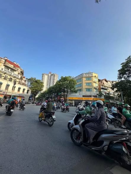 Bán nhà quận Cầu Giấy, phố Lưu Quang Vũ dt 116m, mt 6.8m, 8 tầng mới, giá 105 tỷ