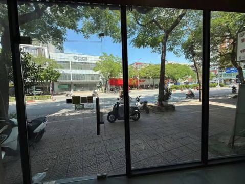Cho thuê MBKD 3 tầng phố Nguyễn Văn Cừ, Long Biên.
