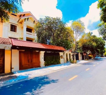 90tỷ. Biệt Thự Đơn Lập 350m2 - KĐT Dịch Vọng Rộng 15m - Có Thang Máy - Ngay Vành Đai 2.5 - Đại Sứ...