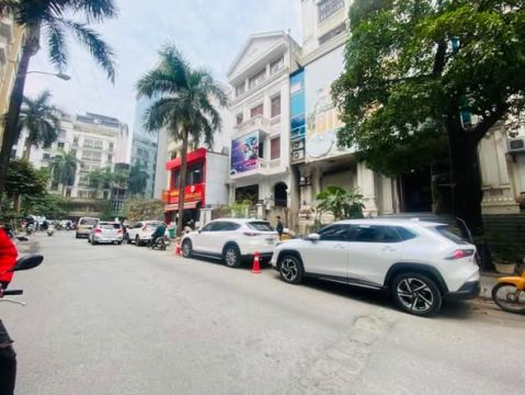 SIÊU PHẨM PHỐ TRẦN THÁI TÔNG - NGÕ TO HƠN CẢ PHỐ - THANG MÁY - KINH DOANH VĂN PHÒNG - CÓ HẦM ĐỂ XE
