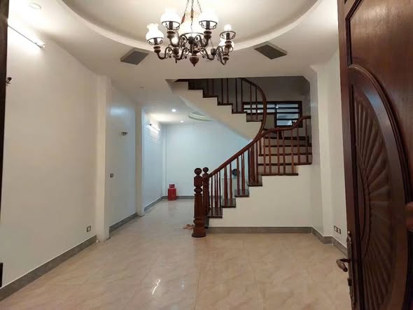 21 triệu/tháng – ngõ ô tô, cách đường chính 20m – nhà 45m² x 5 tầng – 6 phòng – 4WC – Hoa Bằng, Y...
