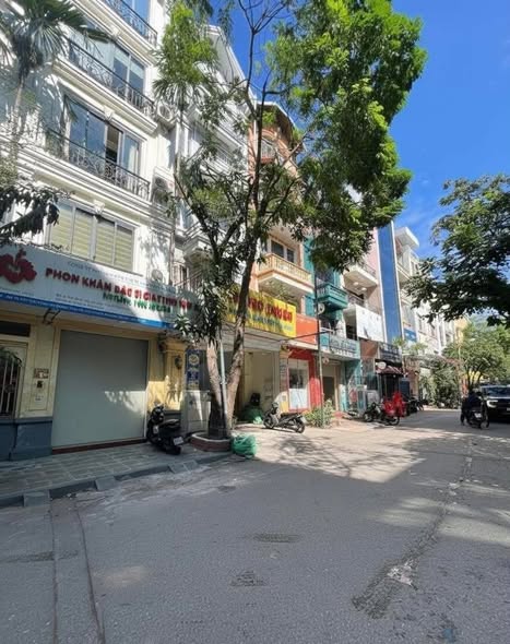 HÀNG HIẾM TRUNG YÊN – PHÂN LÔ VỈA HÈ – THANG MÁY – Ô TÔ TRÁNH KINH DOANH